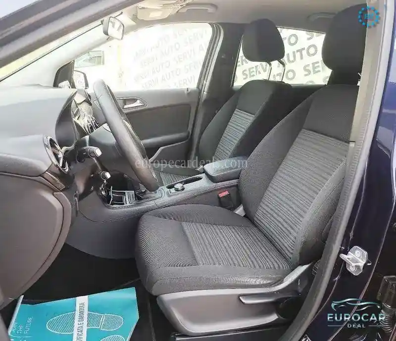 Mercedes-Benz B 180
