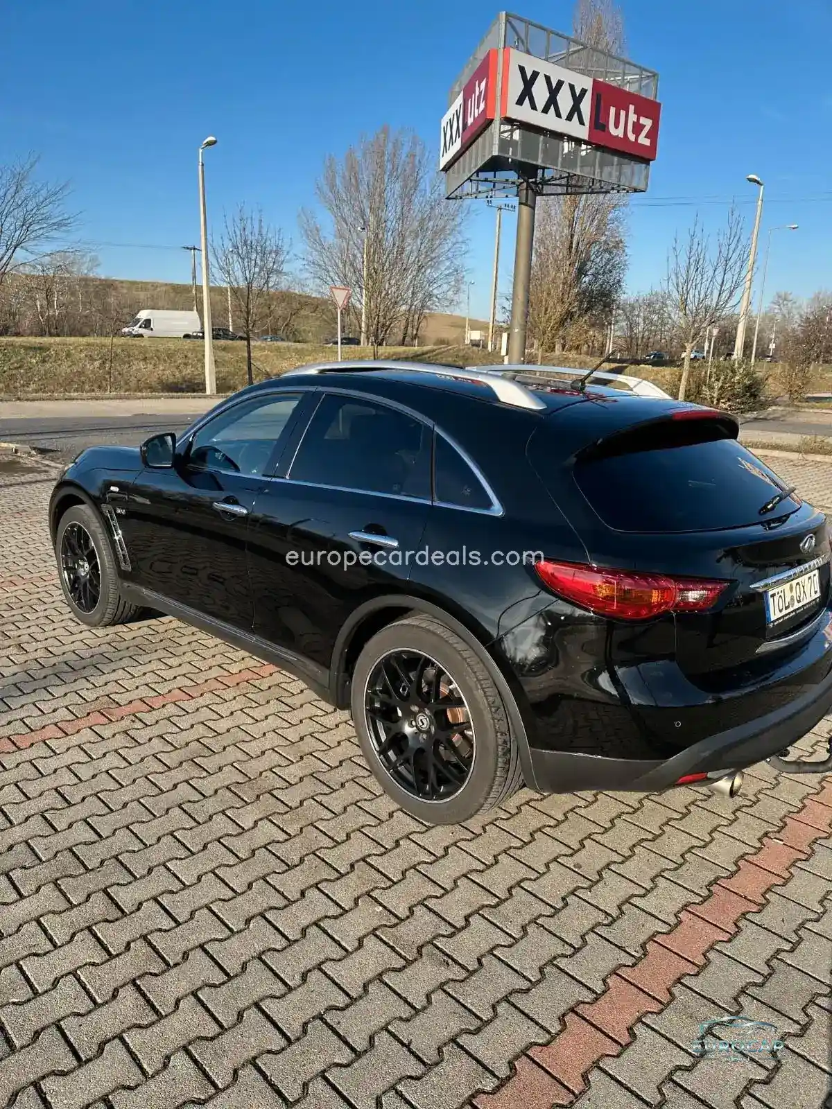 Infiniti QX70