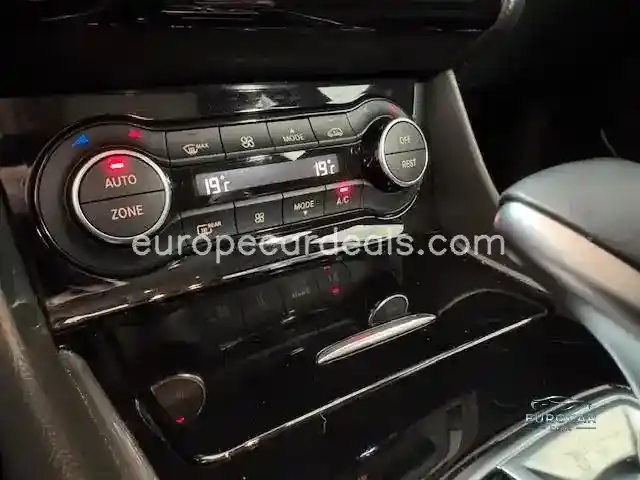Infiniti Q30