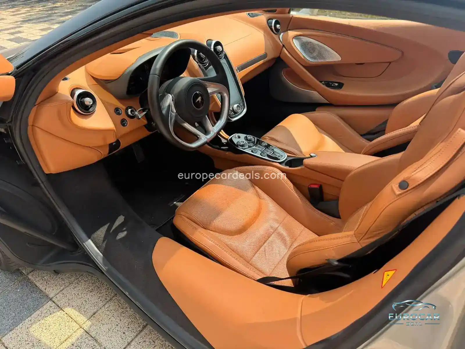 McLaren GT