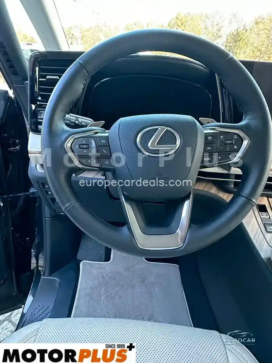 Lexus LM