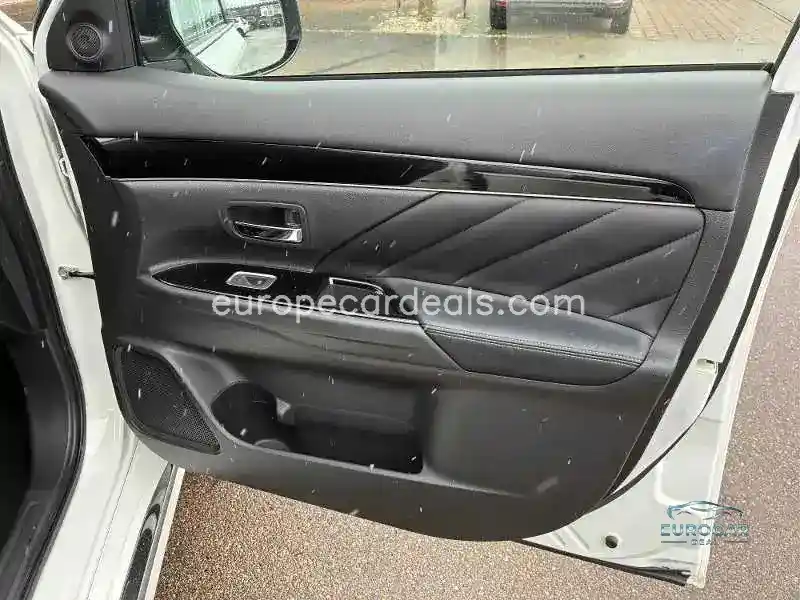 Mitsubishi Plug-in Hybrid Outlander