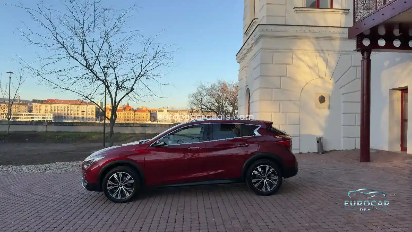 Infiniti QX30