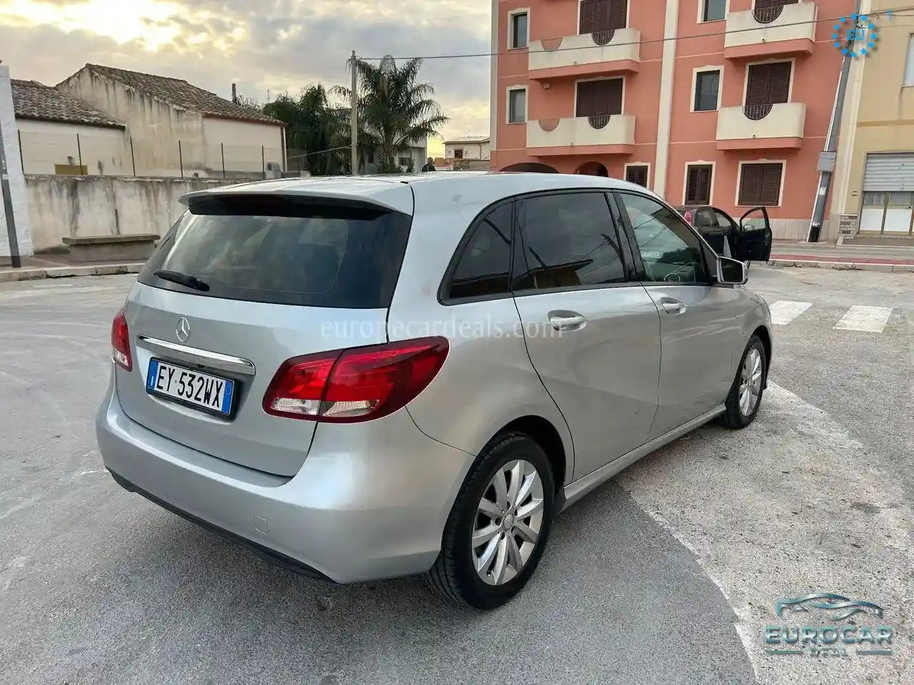 Mercedes-Benz B 180