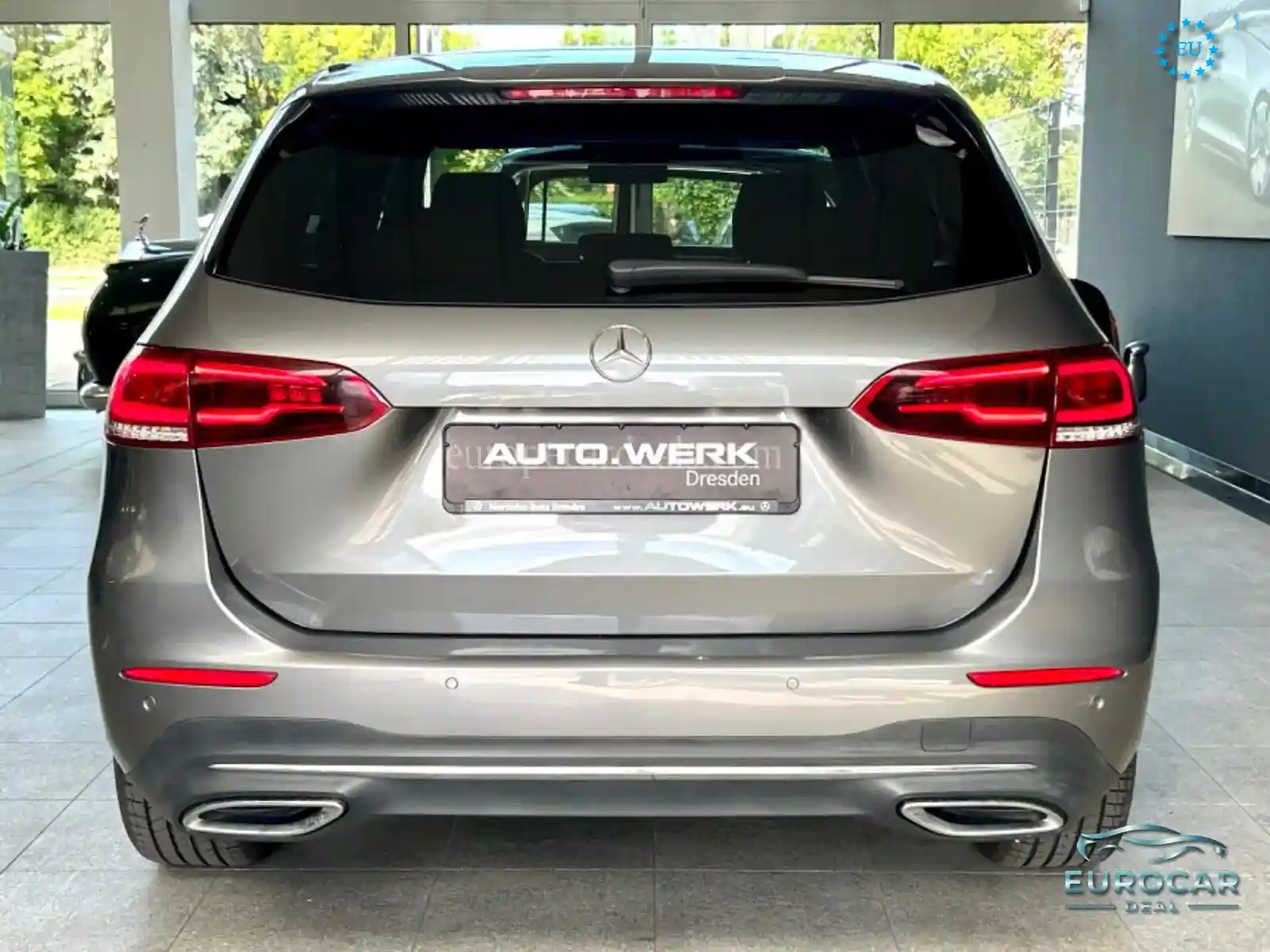 Mercedes-Benz B 180
