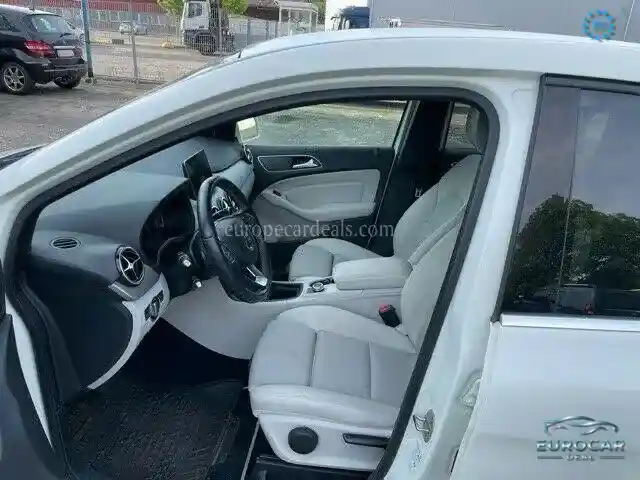Mercedes-Benz B 220