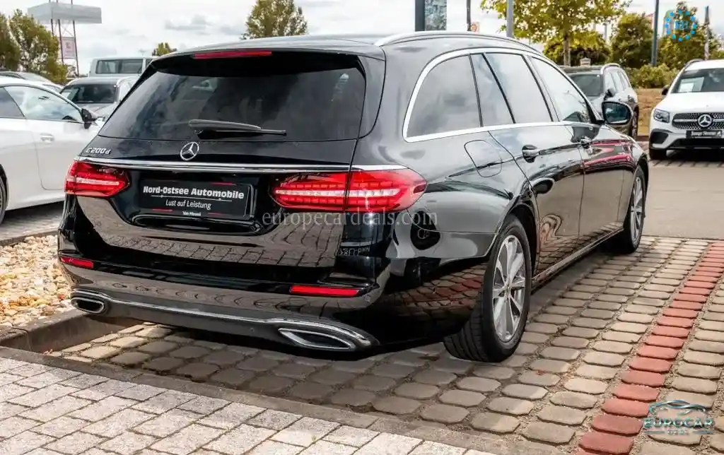 Mercedes-Benz E 200