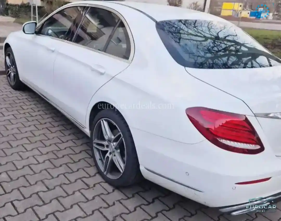 Mercedes-Benz E 220