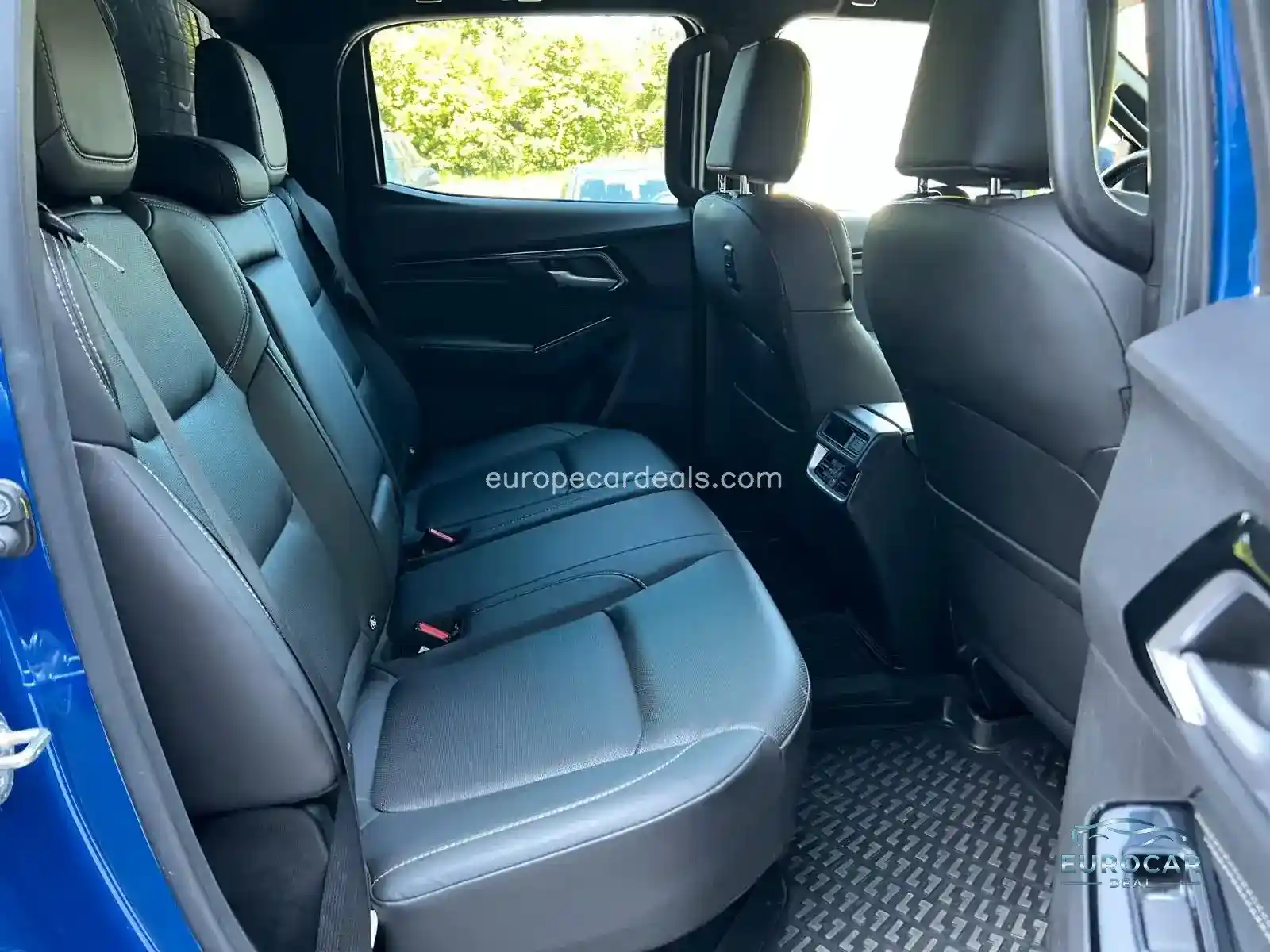 Double Cab 4WD V-CROSS,HARDTOP,AHK,UVM….
