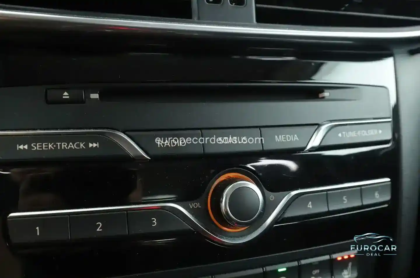 Infiniti Q30