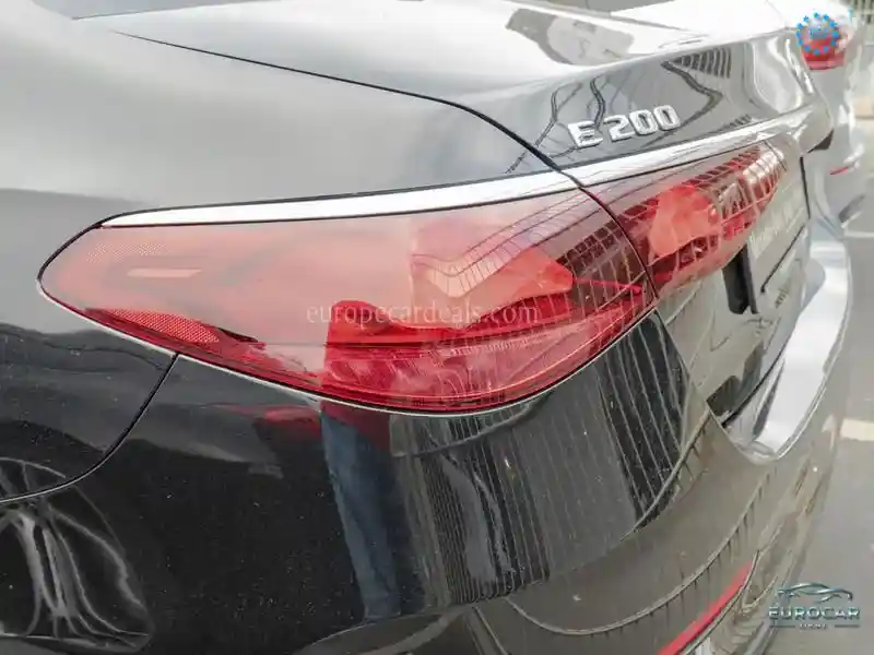 Mercedes-Benz E 200