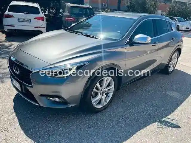 Infiniti Q30