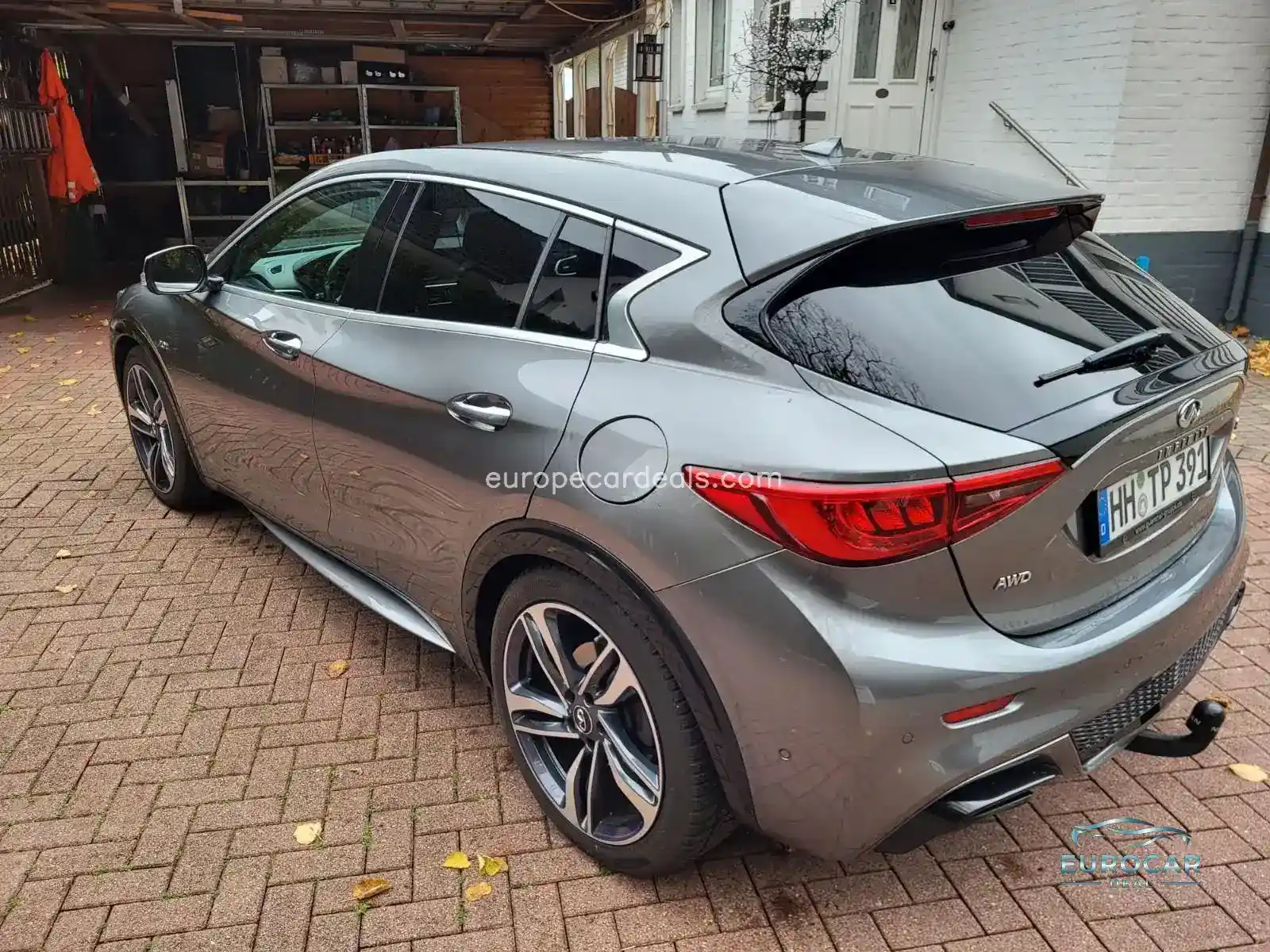 Infiniti Q30