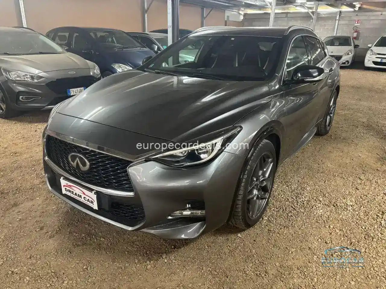 Infiniti Q30