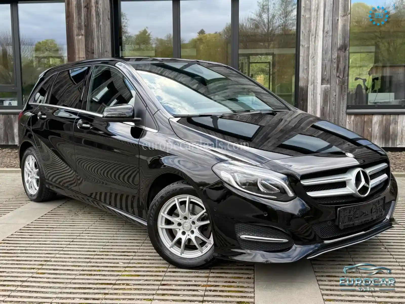 Mercedes-Benz B 180
