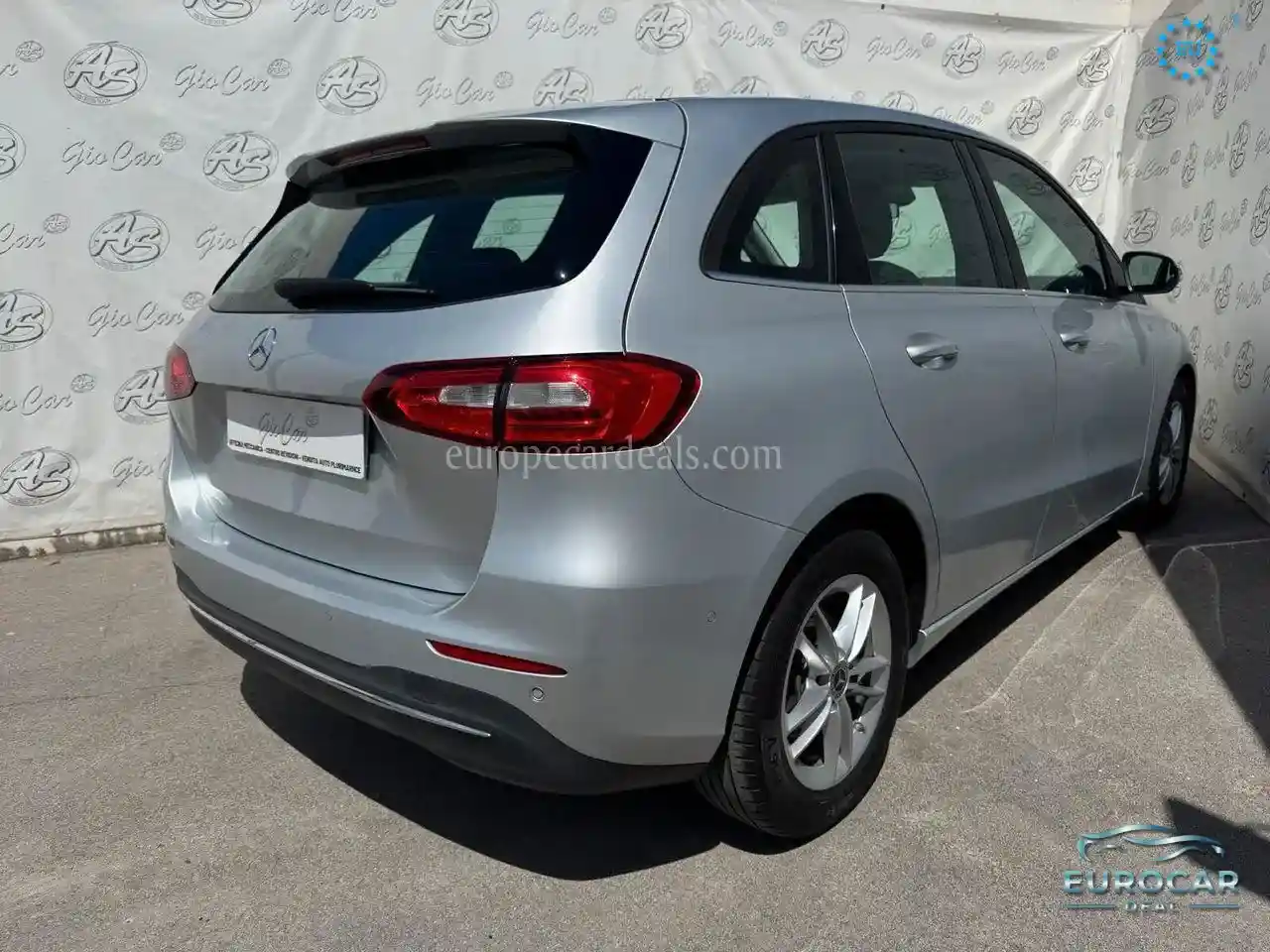 Mercedes-Benz B 180