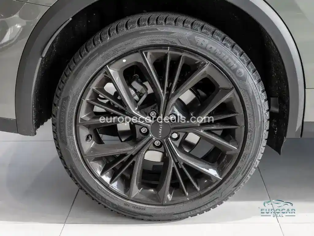 Lynk&Co 01