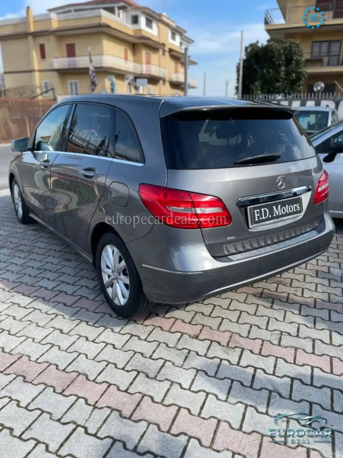 Mercedes-Benz B 180