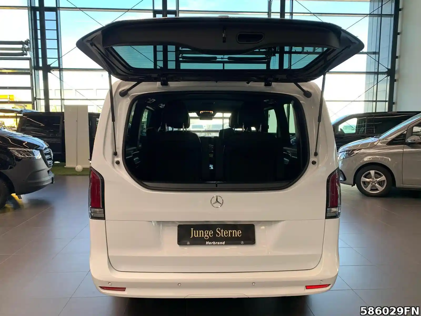 Mercedes-Benz V 250