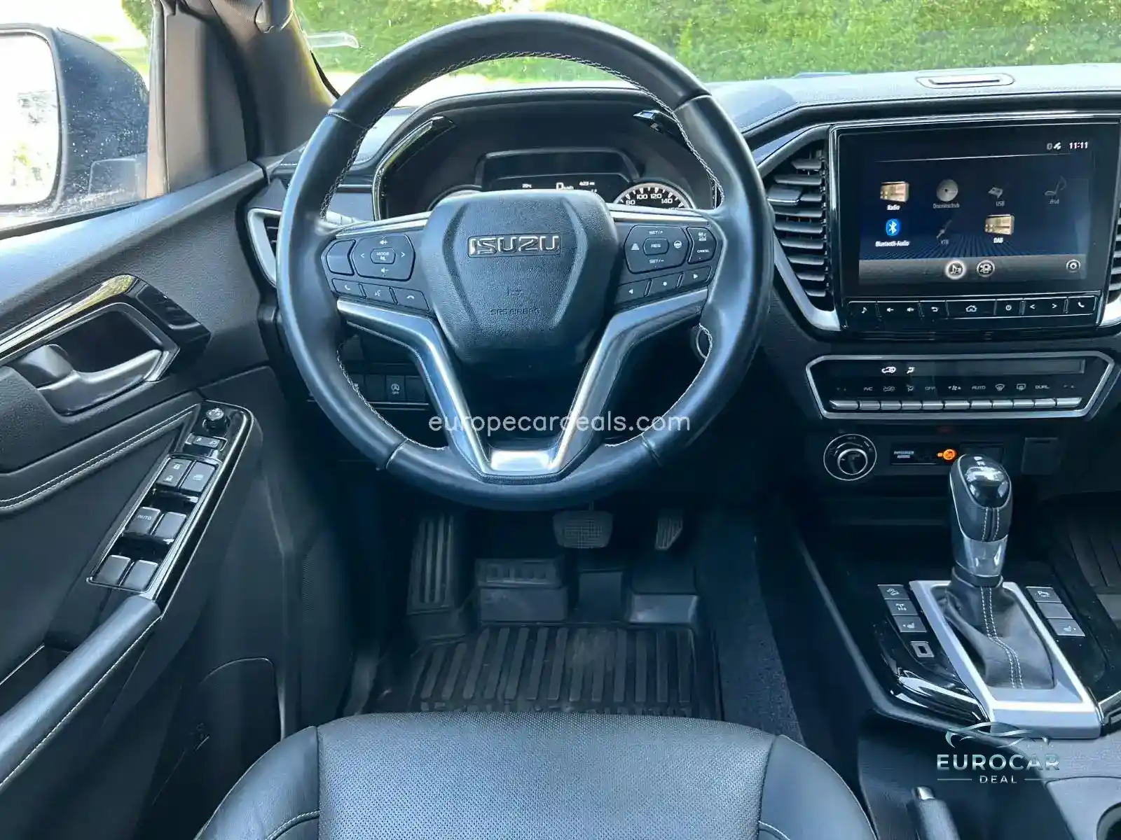 Double Cab 4WD V-CROSS,HARDTOP,AHK,UVM….