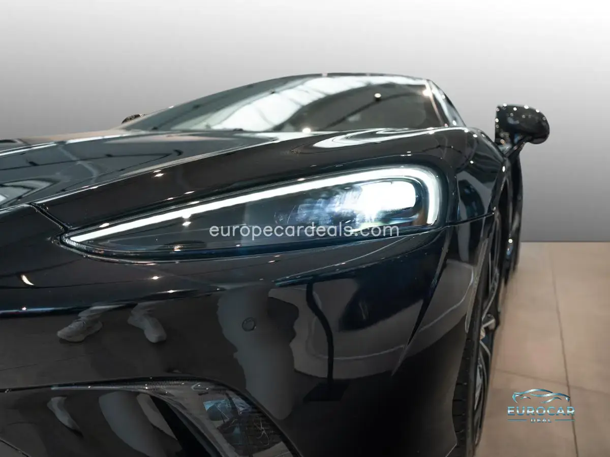 McLaren GT