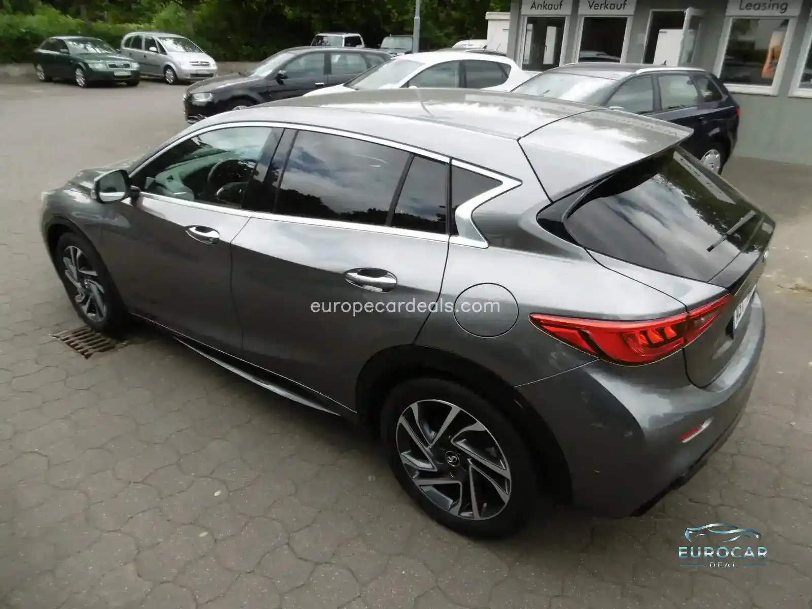 Infiniti Q30