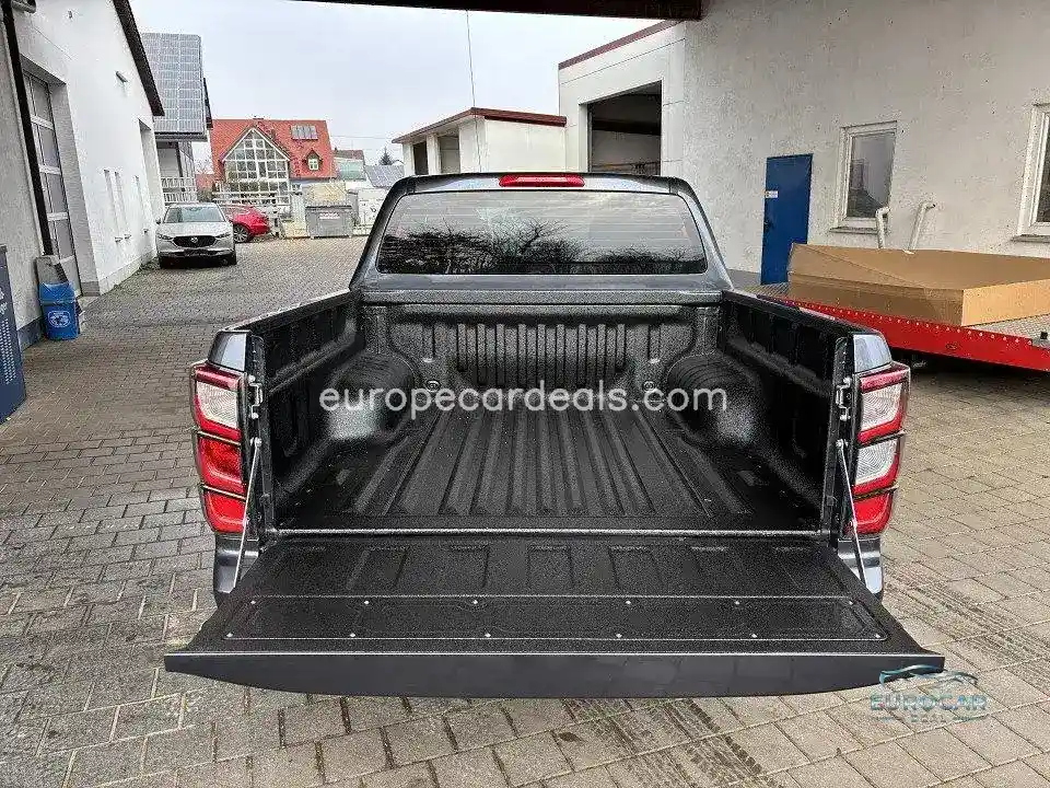 D-MAX Double Cab 4×4 AHK V-Cross A/T