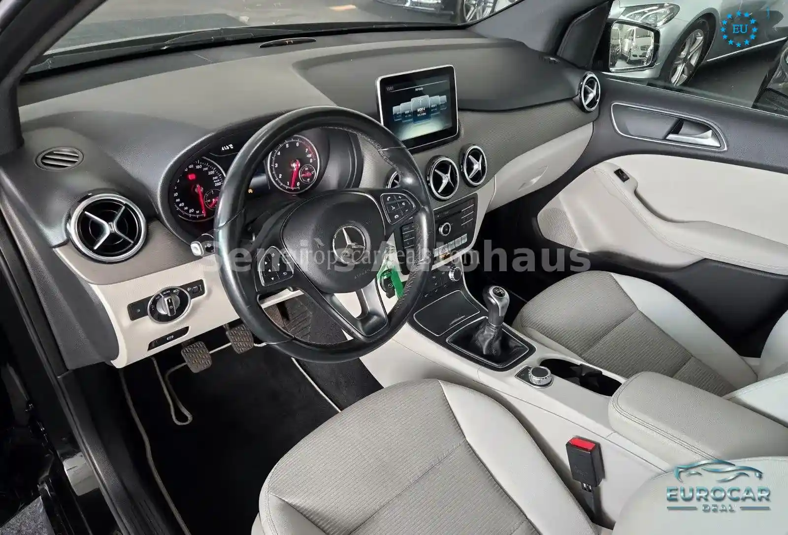 Mercedes-Benz B 180