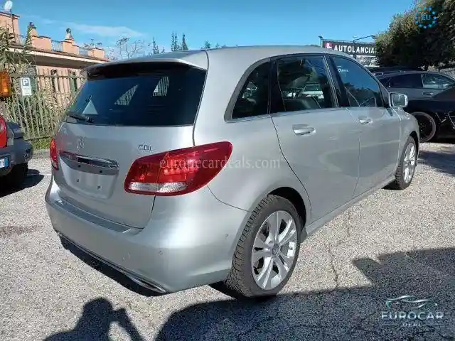 Mercedes-Benz B 180