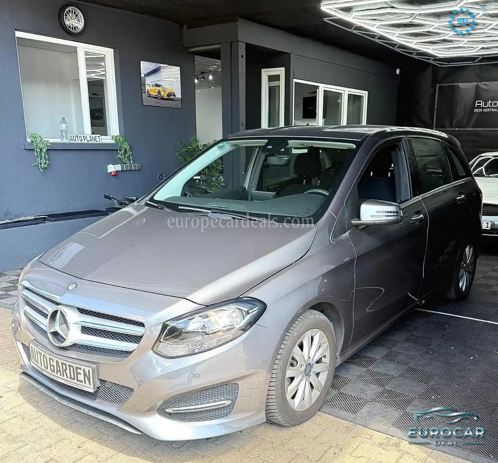Mercedes-Benz B 180