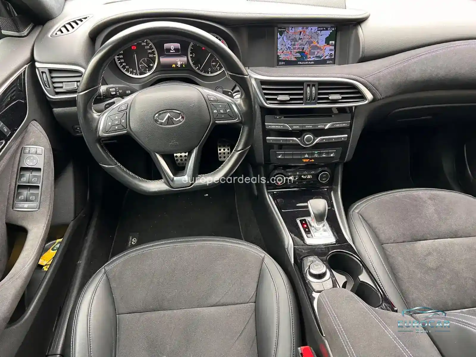 Infiniti Q30