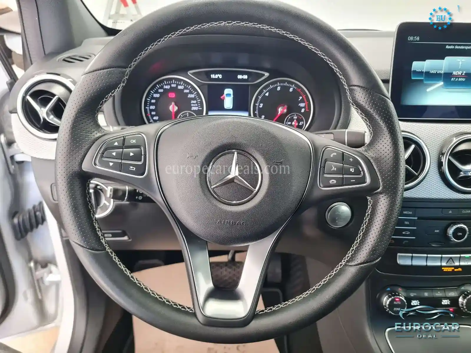 Mercedes-Benz B 180