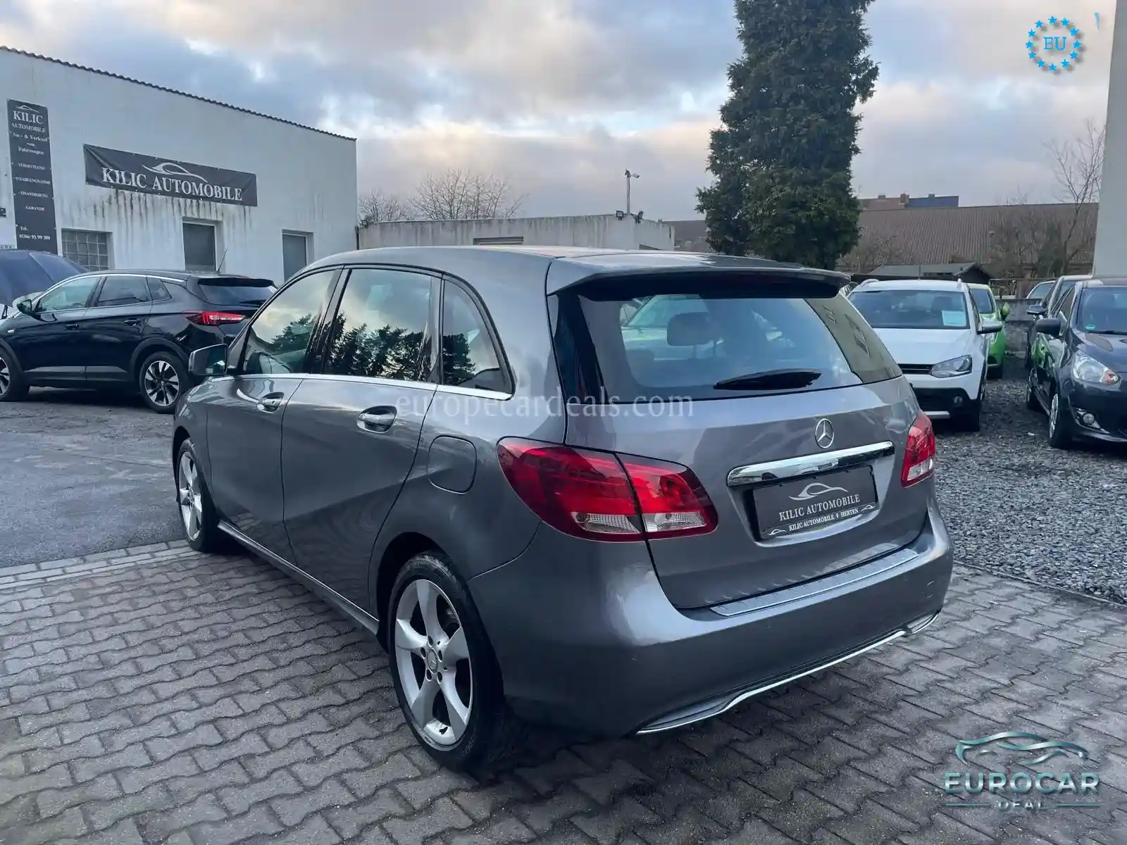 Mercedes-Benz B 180