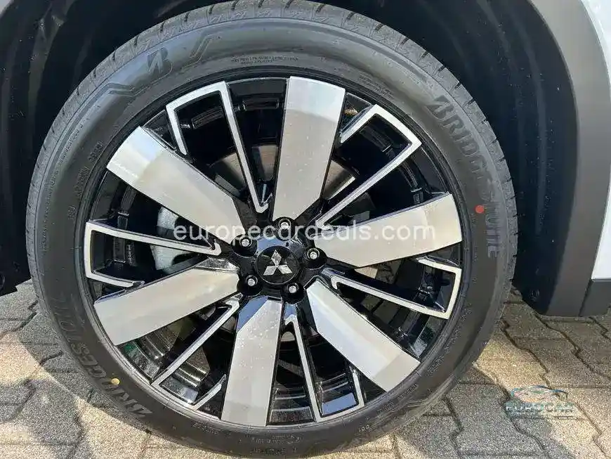 Mitsubishi Plug-in Hybrid Outlander