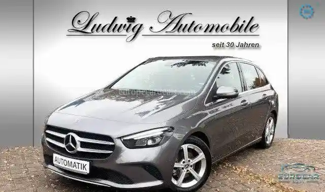 Mercedes-Benz B 180