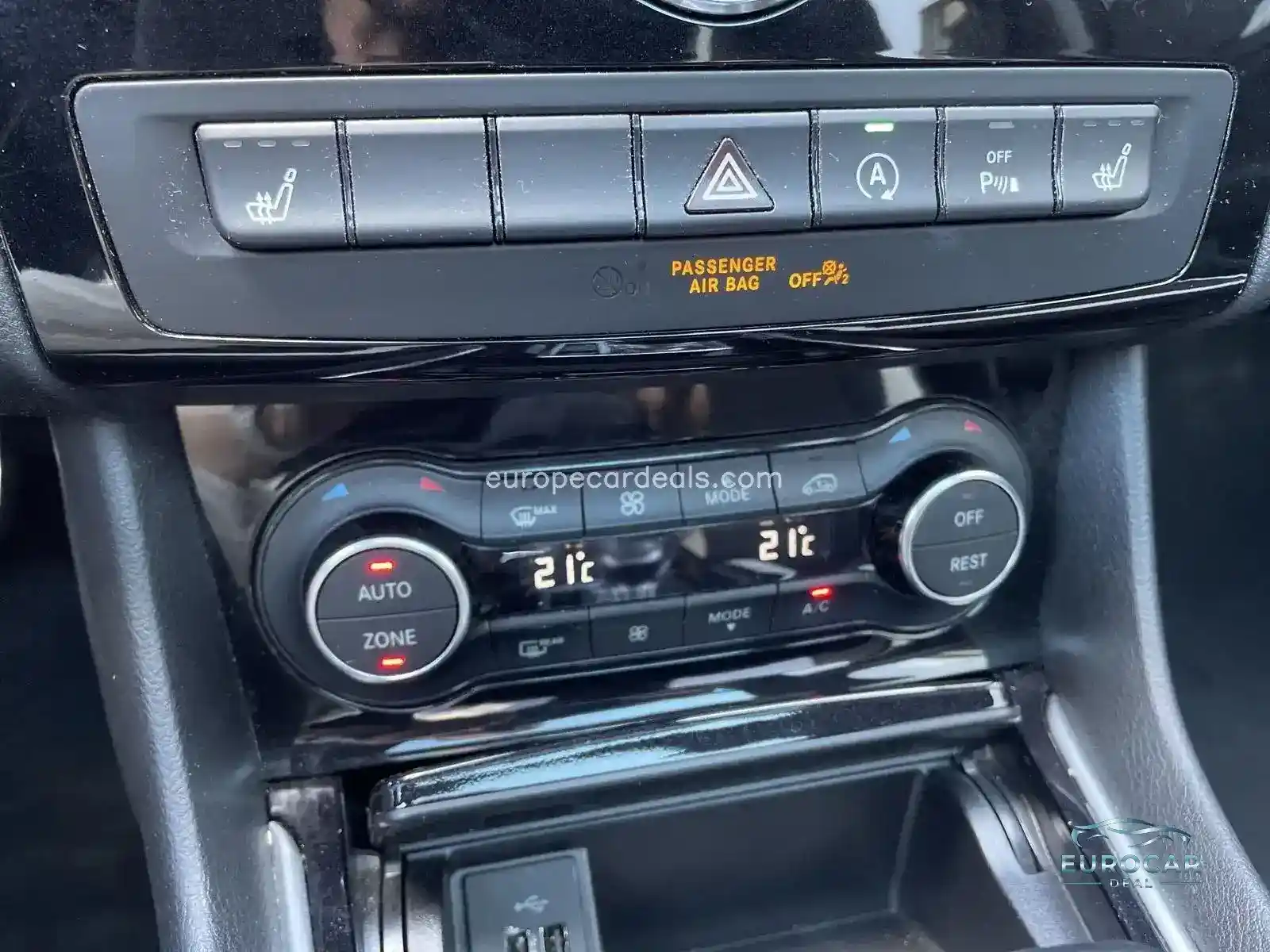 Infiniti Q30