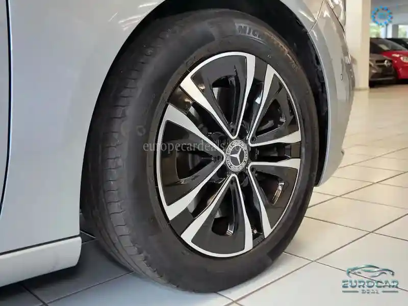 Mercedes-Benz B 220
