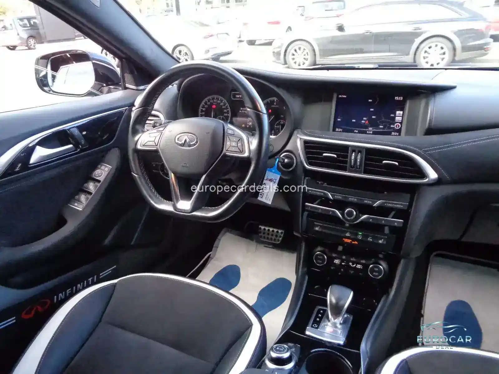 Infiniti Q30