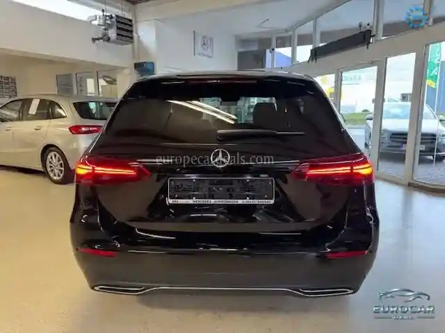 Mercedes-Benz B 180