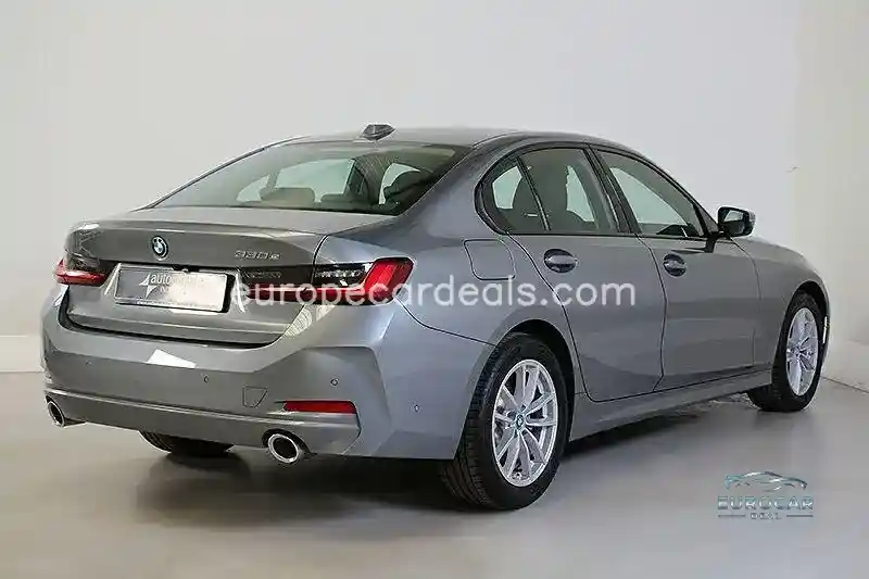 BMW 330
