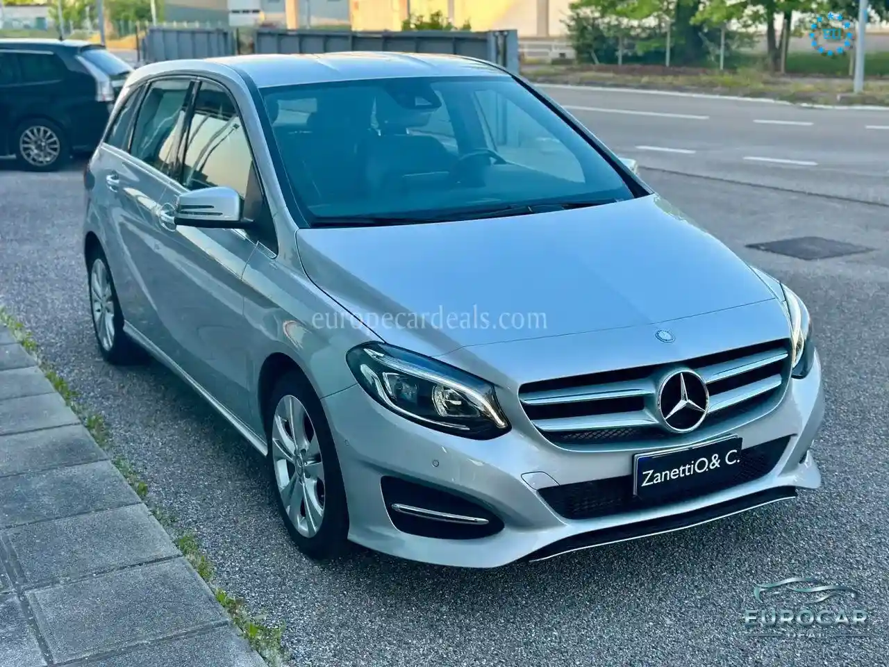 Mercedes-Benz B 180