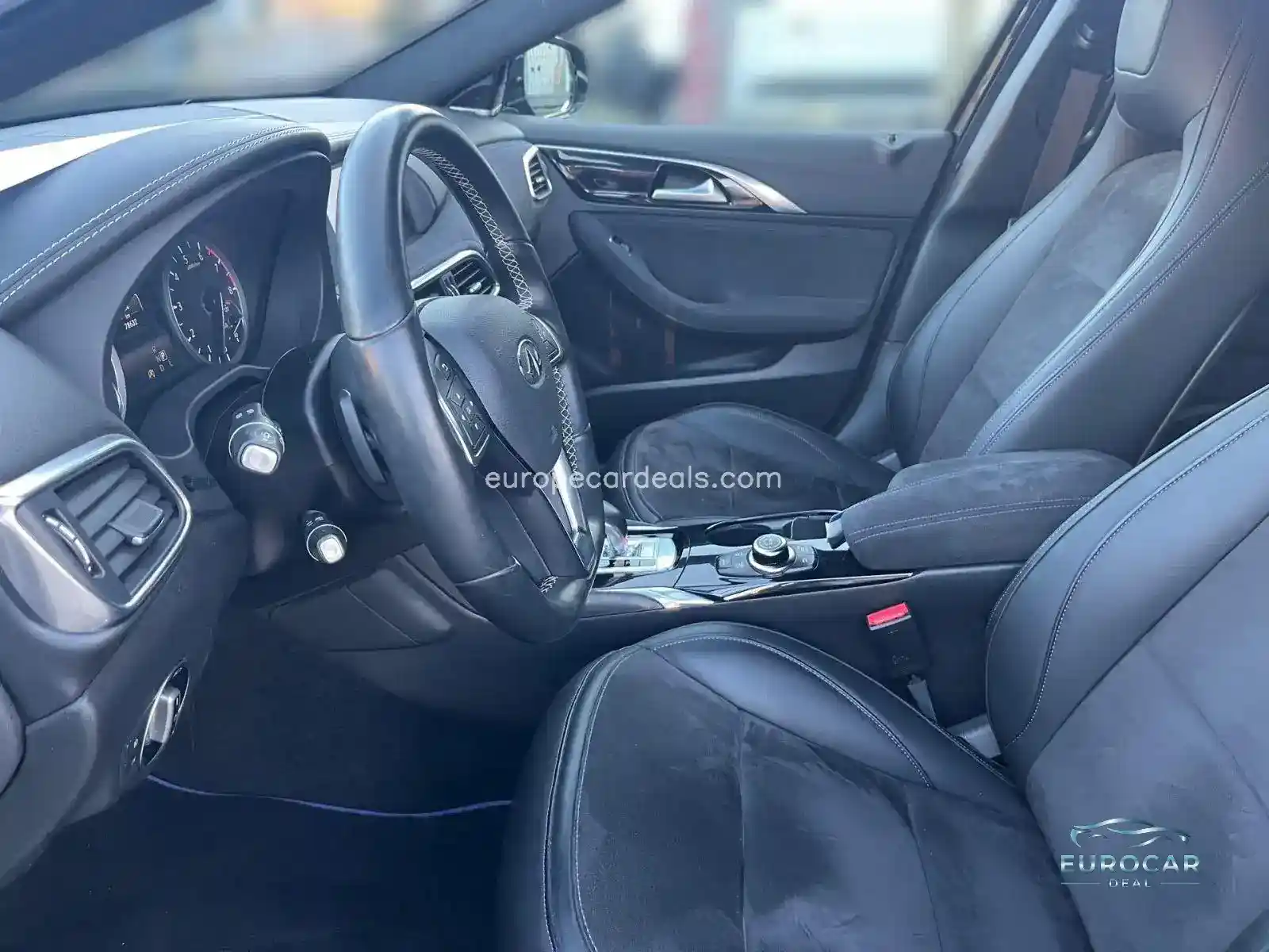 Infiniti Q30