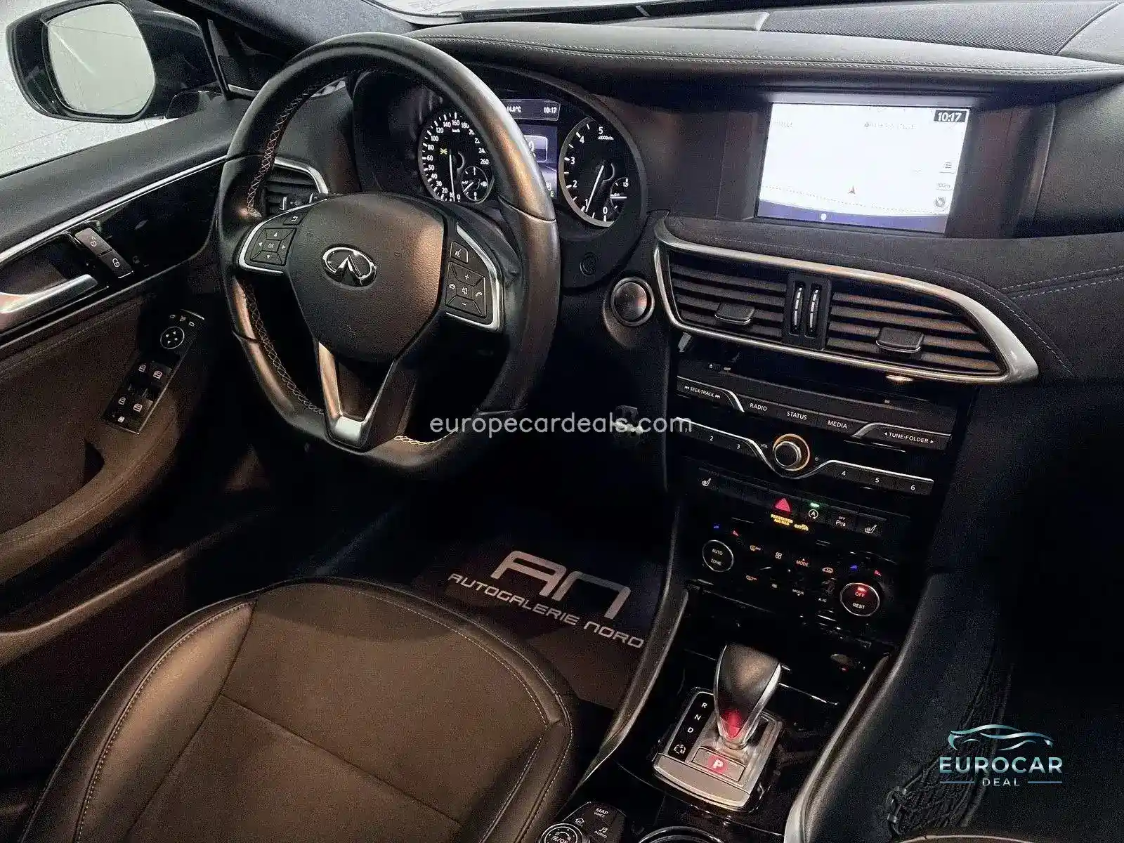Infiniti Q30