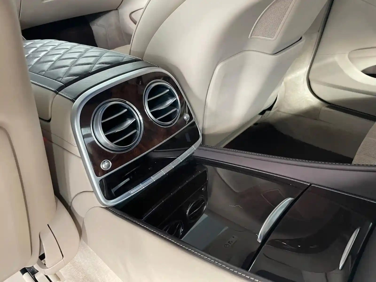 Mercedes-Benz S 560