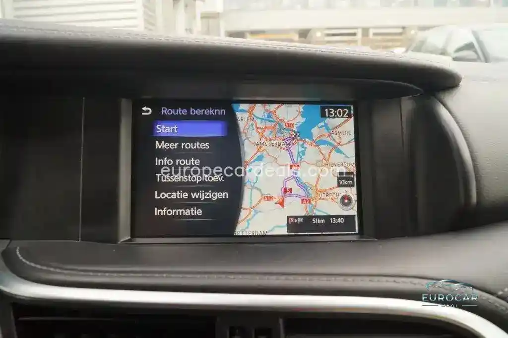 Infiniti Q30