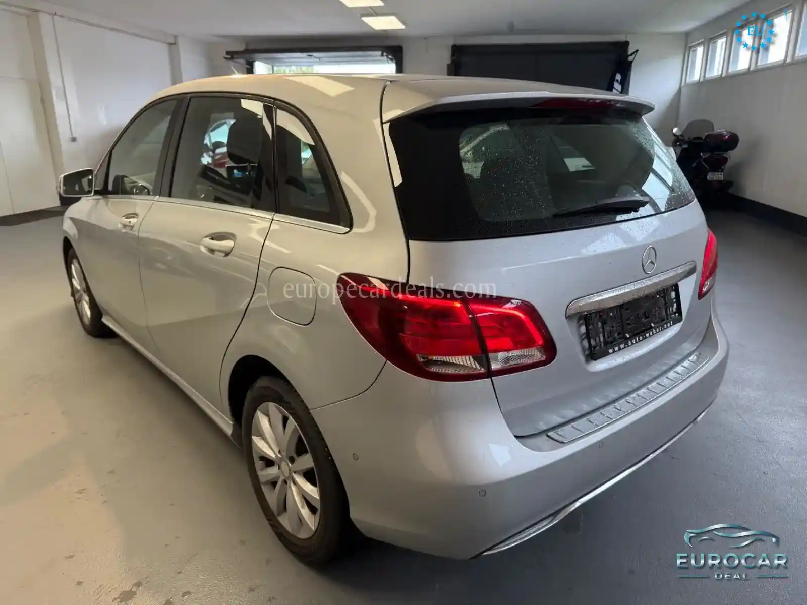 Mercedes-Benz B 180