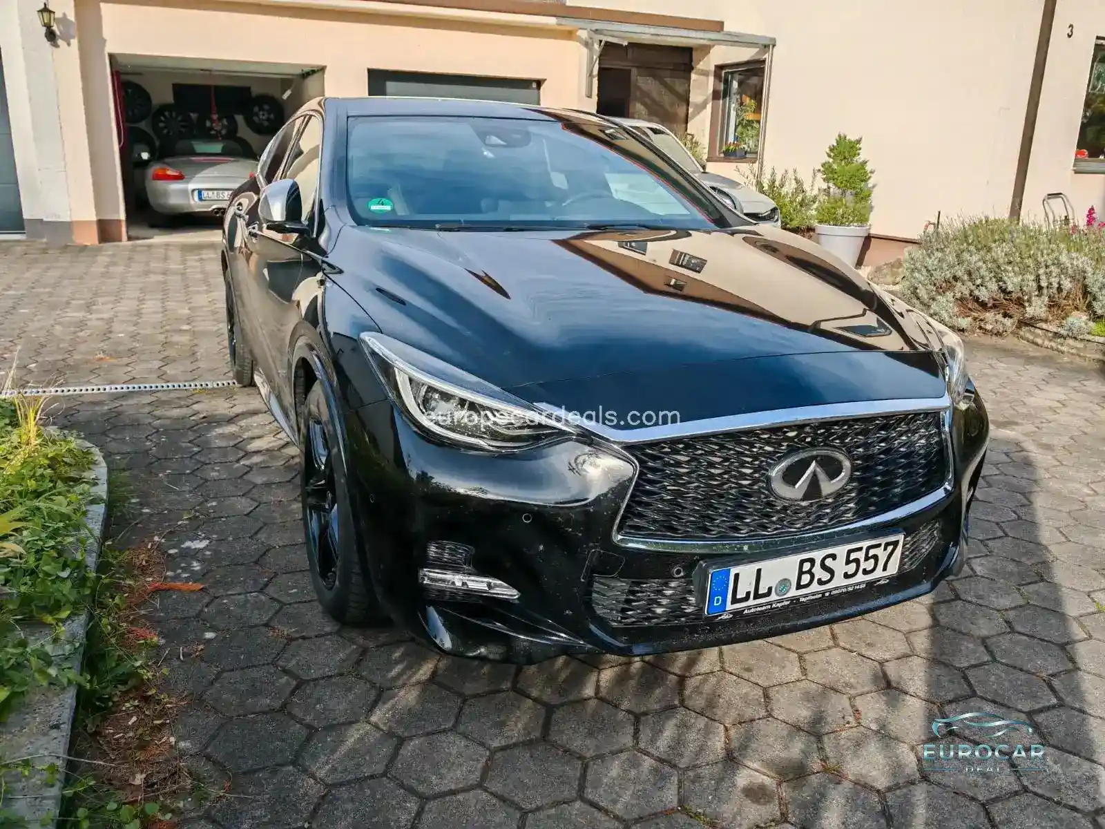 Infiniti Q30