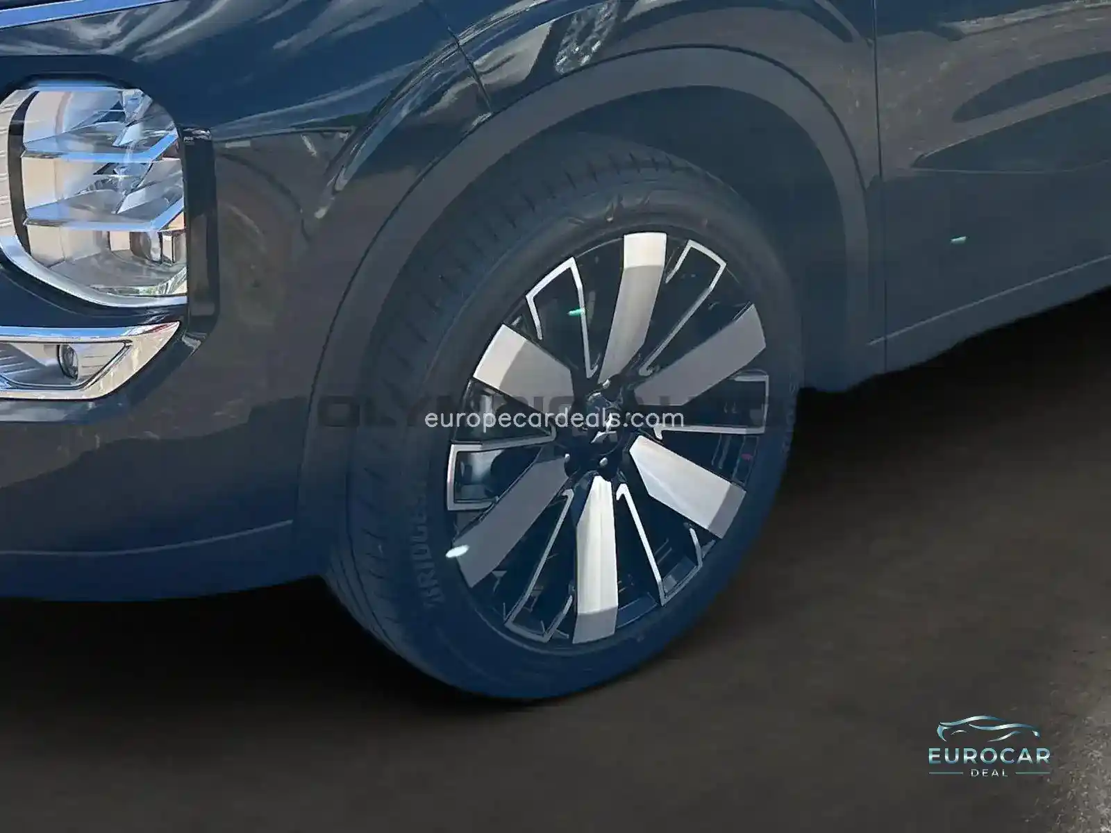 Mitsubishi Plug-in Hybrid Outlander