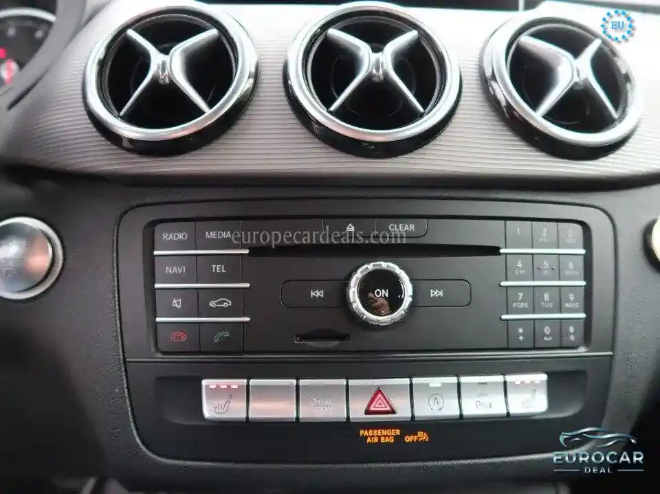 Mercedes-Benz B 180