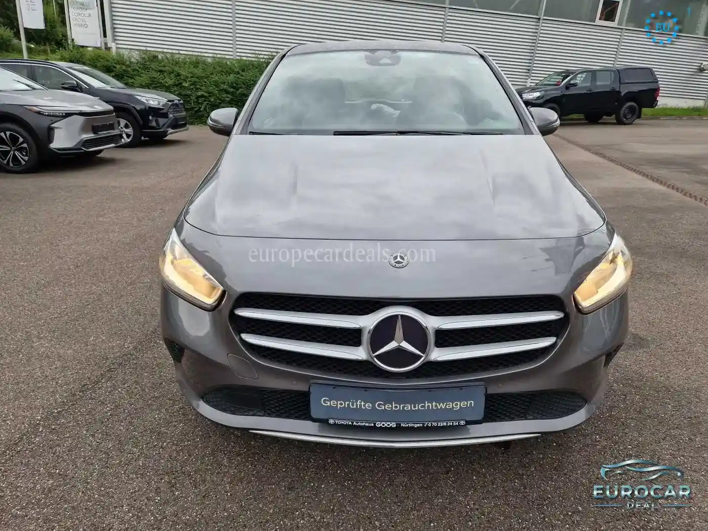 Mercedes-Benz B 180